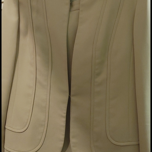 Ladies 2 PC suit - Picture 5 of 5